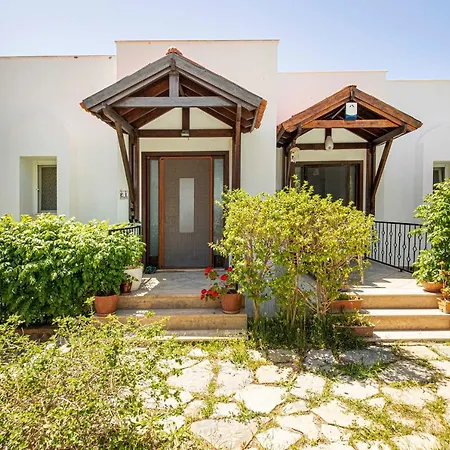 Cozy House With Balcony And Backyard Surrounded By Nature In Bodrum Karabağ